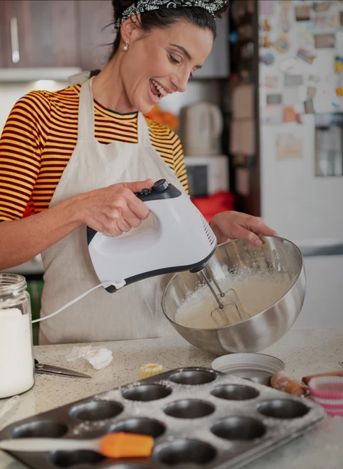 Femme qui cuisine